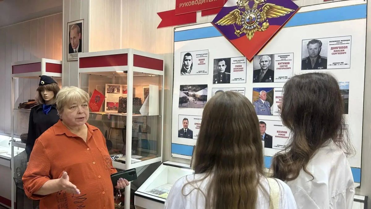 В Зеленогорске школьникам вручили первые паспорта В Зеленогорске школьникам вручили первые паспорта