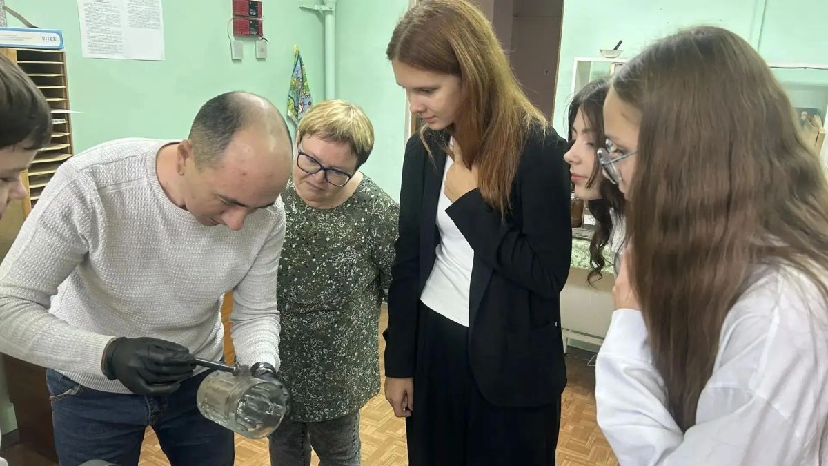 В Зеленогорске школьникам вручили первые паспорта В Зеленогорске школьникам вручили первые паспорта