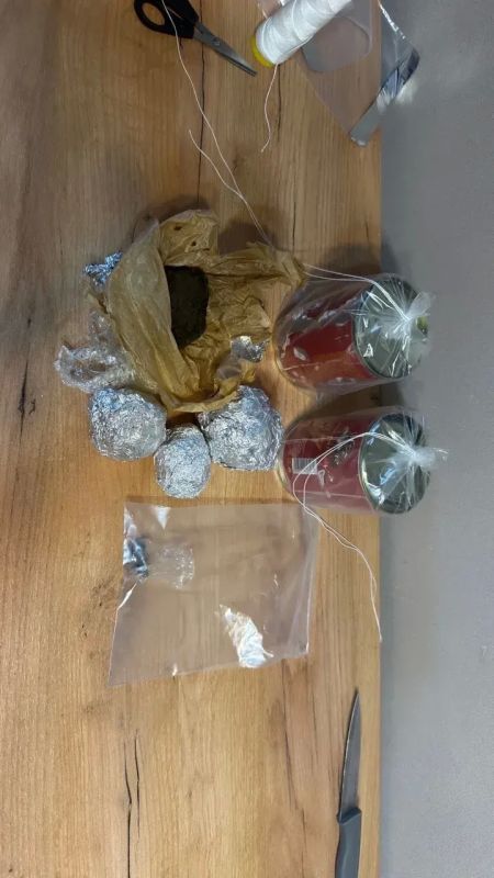 Маскировал наркотики под консервы с тушенкой: в Красноярске краевые полицейские задержали мужчину с крупной партией гашиша Маскировал наркотики под консервы с тушенкой: в Красноярске краевые полицейские задержали мужчину с крупной партией гашиша