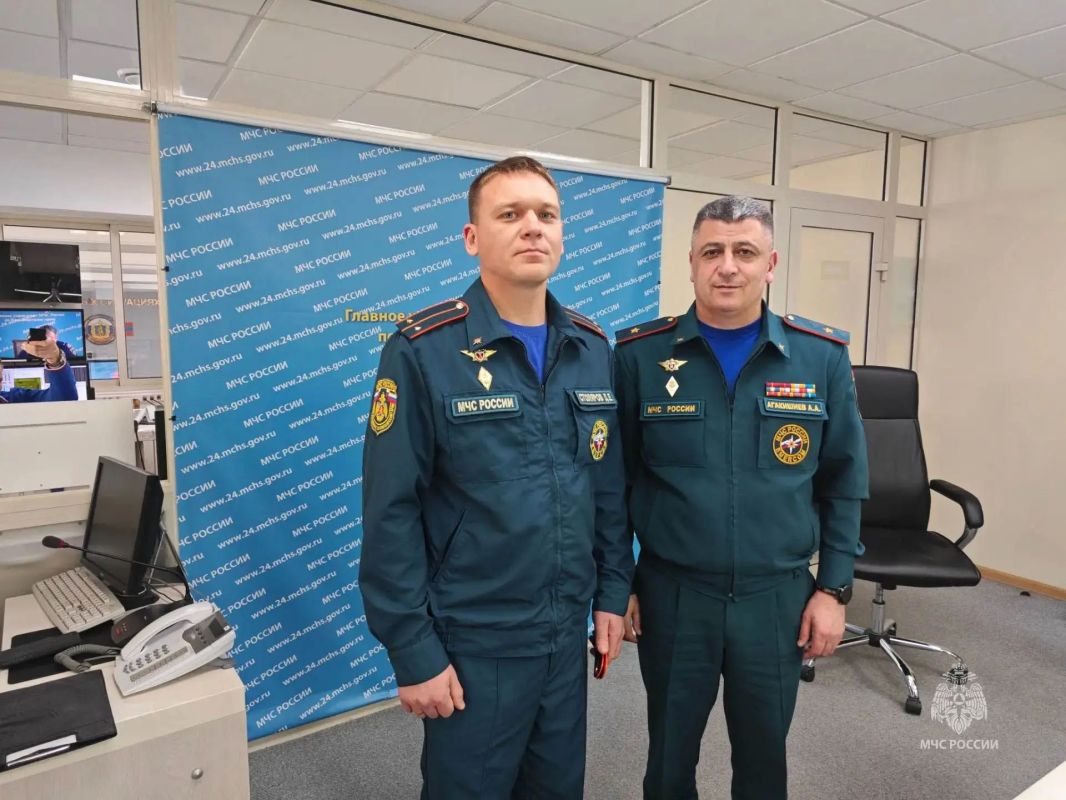 В преддверии Дня гражданской обороны в Главном управлении наградили отличившихся сотрудников