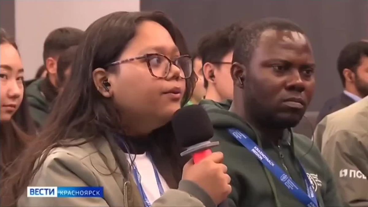 Вице-премьер Дмитрий Чернышенко вручил именные стипендии красноярским студентам