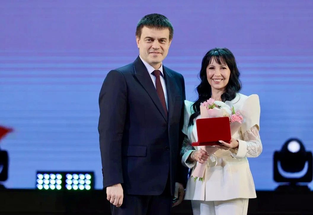 Михаил Котюков: Накануне Дня учителя поздравил педагогов края с профессиональным праздником и вручил им награды Михаил Котюков: Накануне Дня учителя поздравил педагогов края с профессиональным праздником и вручил им награды