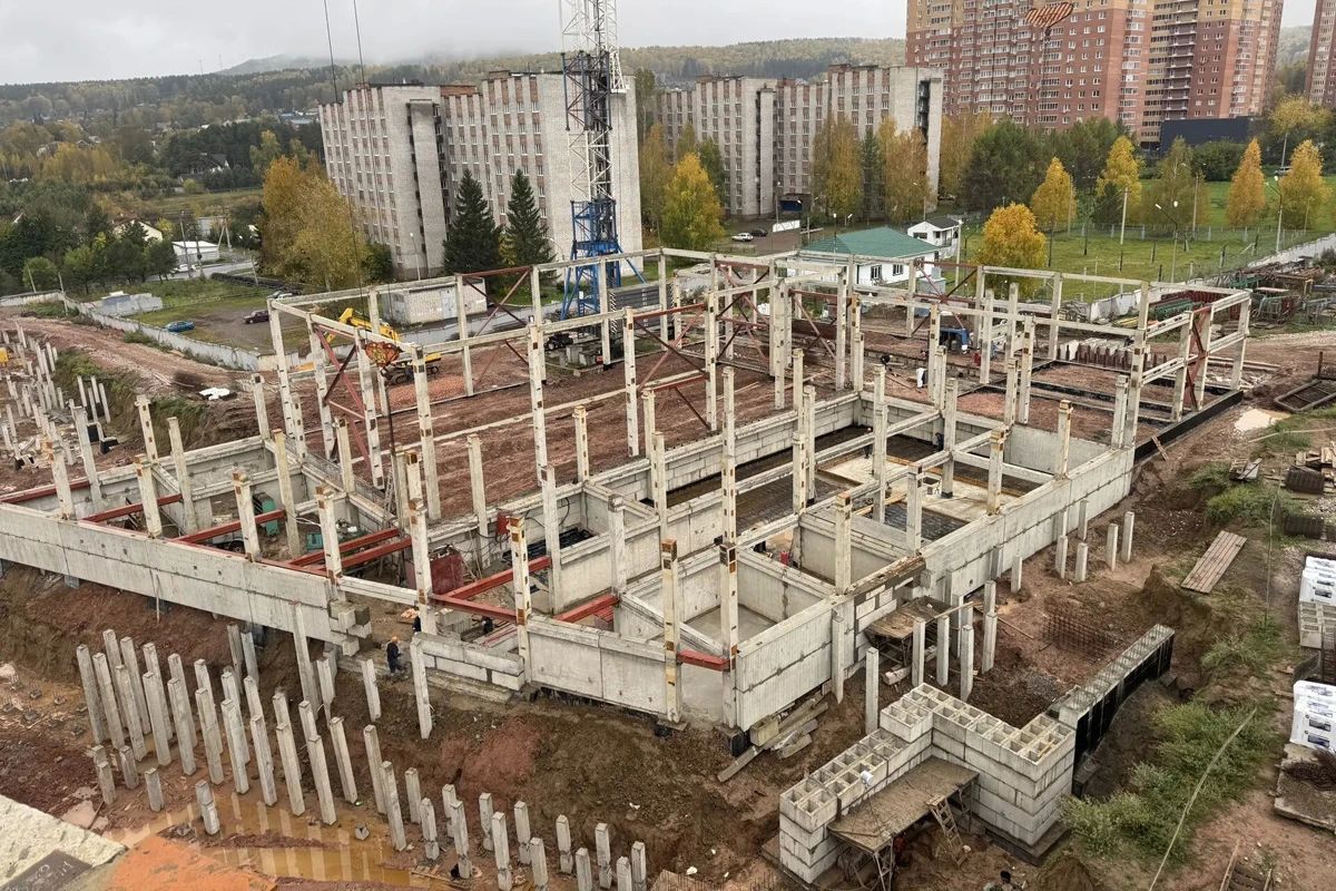 Для строящейся школы на Елены Стасовой завершили устройство свайного поля