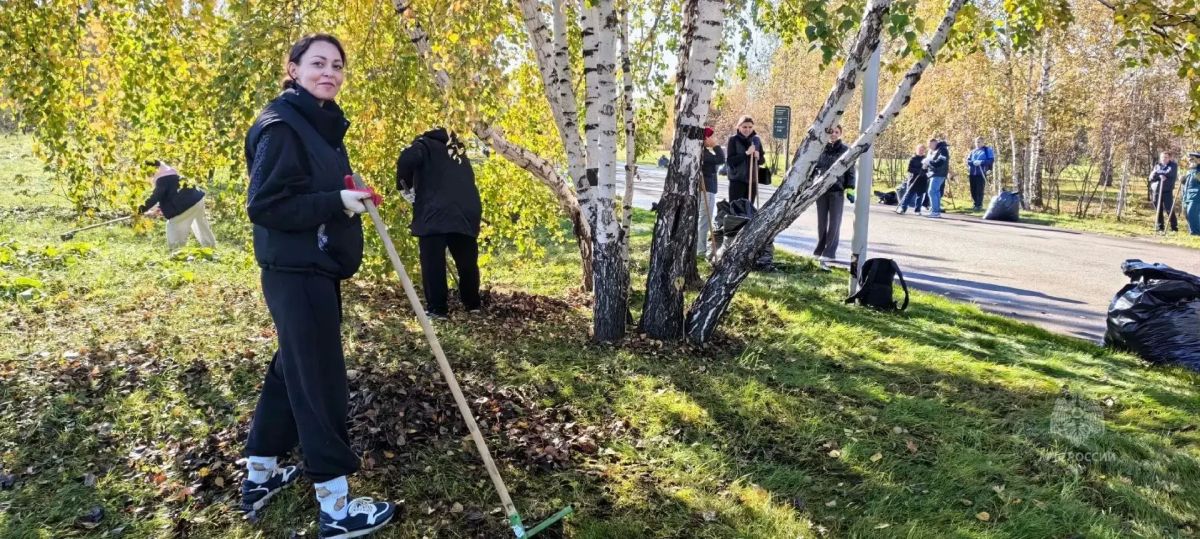 Сотрудники Главного управления приняли участие в уборке острова Татышев Сотрудники Главного управления приняли участие в уборке острова Татышев