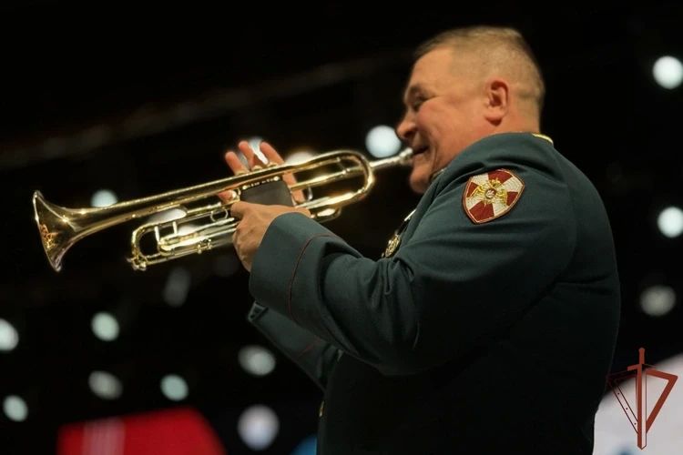 Военный оркестр Сибирского округа Росгвардии выступил в городах Красноярского края Военный оркестр Сибирского округа Росгвардии выступил в городах Красноярского края