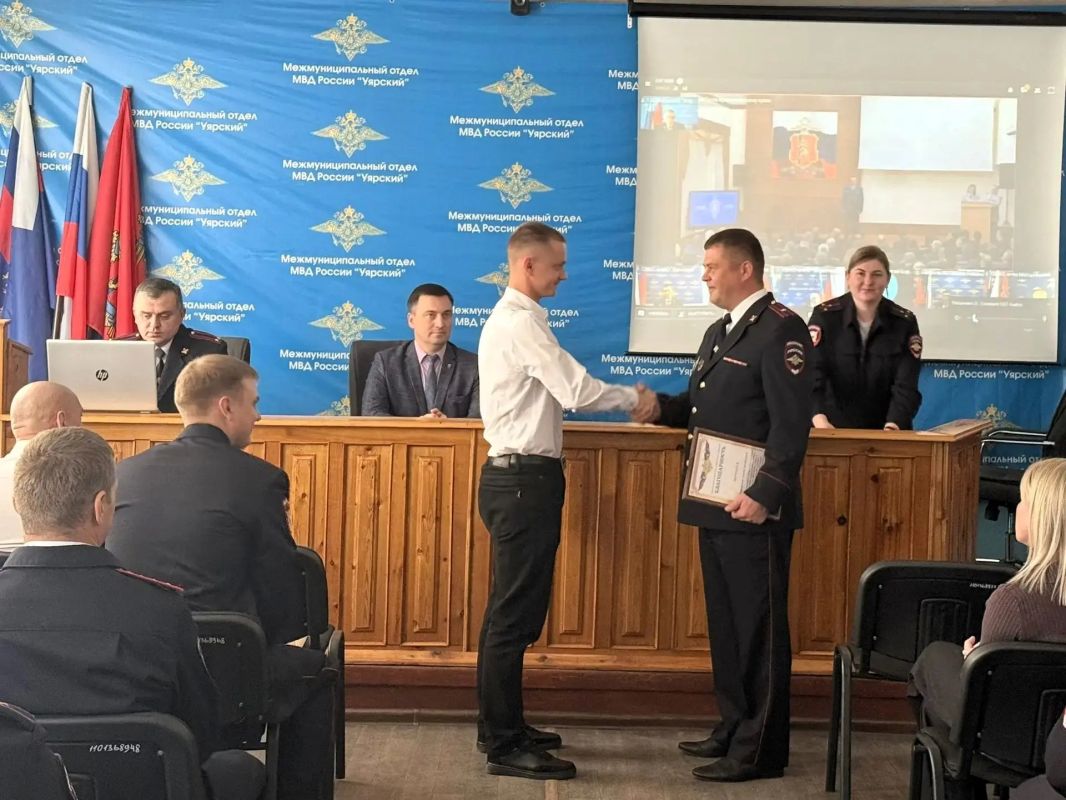 В День уголовного розыска в Уярском районе отметили труд сотрудников полиции В День уголовного розыска в Уярском районе отметили труд сотрудников полиции