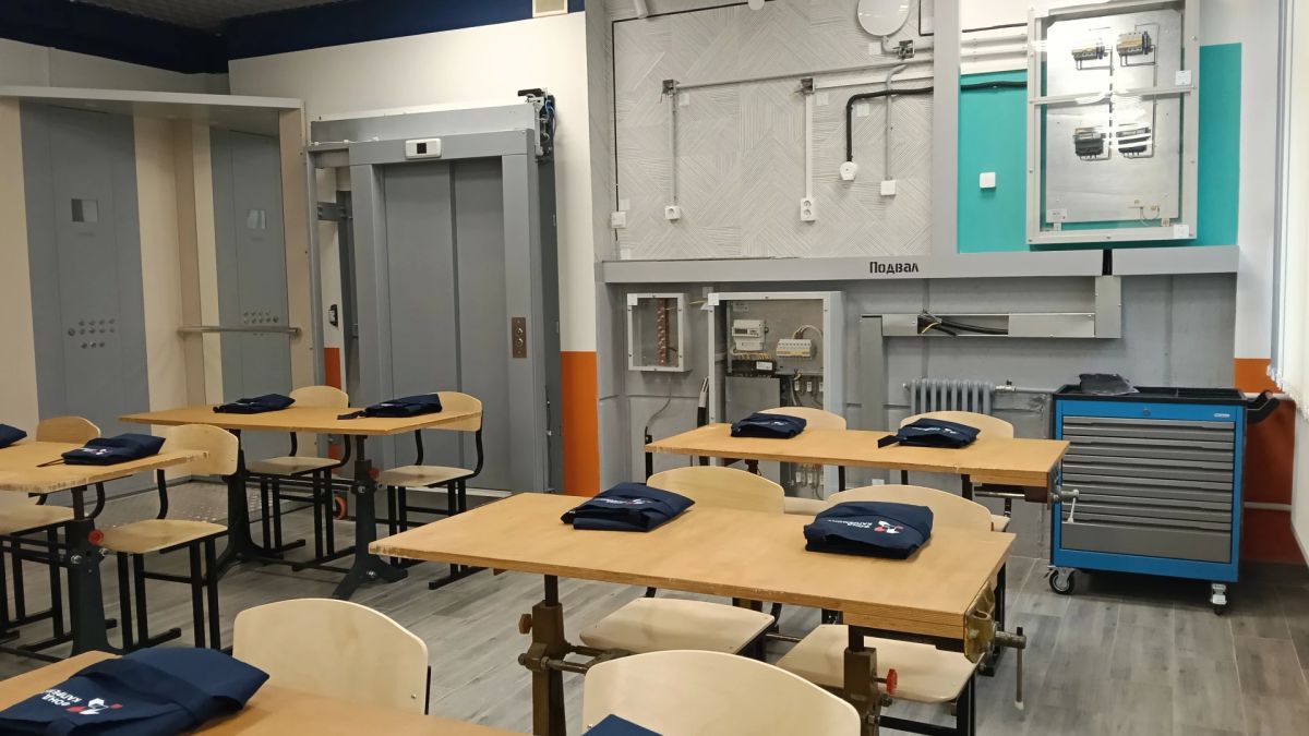 Сегодня в торжественной обстановке в одной из школ Красноярска открыли профильный класс капитального ремонта многоквартирных домов Сегодня в торжественной обстановке в одной из школ Красноярска открыли профильный класс капитального ремонта многоквартирных домов