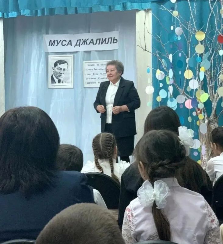 День Учителя — это особый праздник, когда хочется сказать слова благодарности тем, кто ведет нас по жизни День Учителя — это особый праздник, когда хочется сказать слова благодарности тем, кто ведет нас по жизни