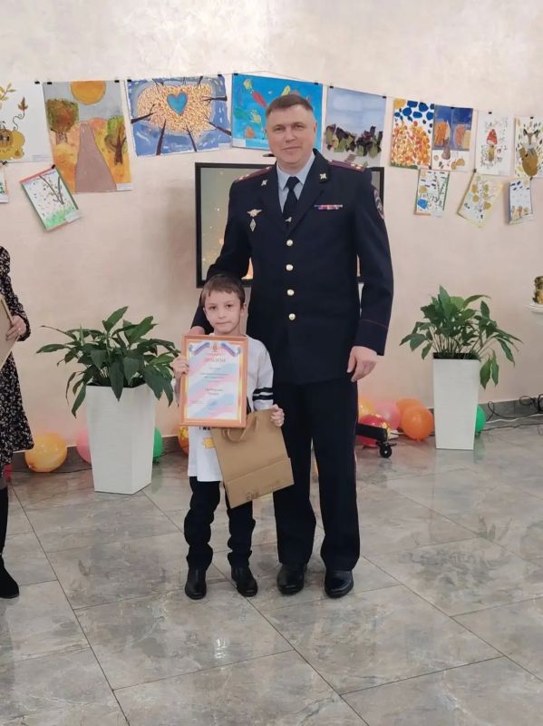 В Емельяновском детском доме наградили участников конкурса рисунков «Нет терроризму» В Емельяновском детском доме наградили участников конкурса рисунков «Нет терроризму»