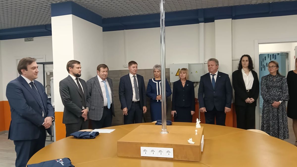 Сегодня в торжественной обстановке в одной из школ Красноярска открыли профильный класс капитального ремонта многоквартирных домов Сегодня в торжественной обстановке в одной из школ Красноярска открыли профильный класс капитального ремонта многоквартирных домов