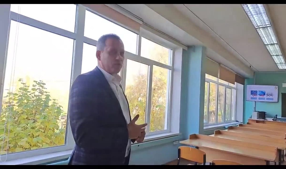 Назад в прошлое: прогулка по лицейским коридорам с главой города