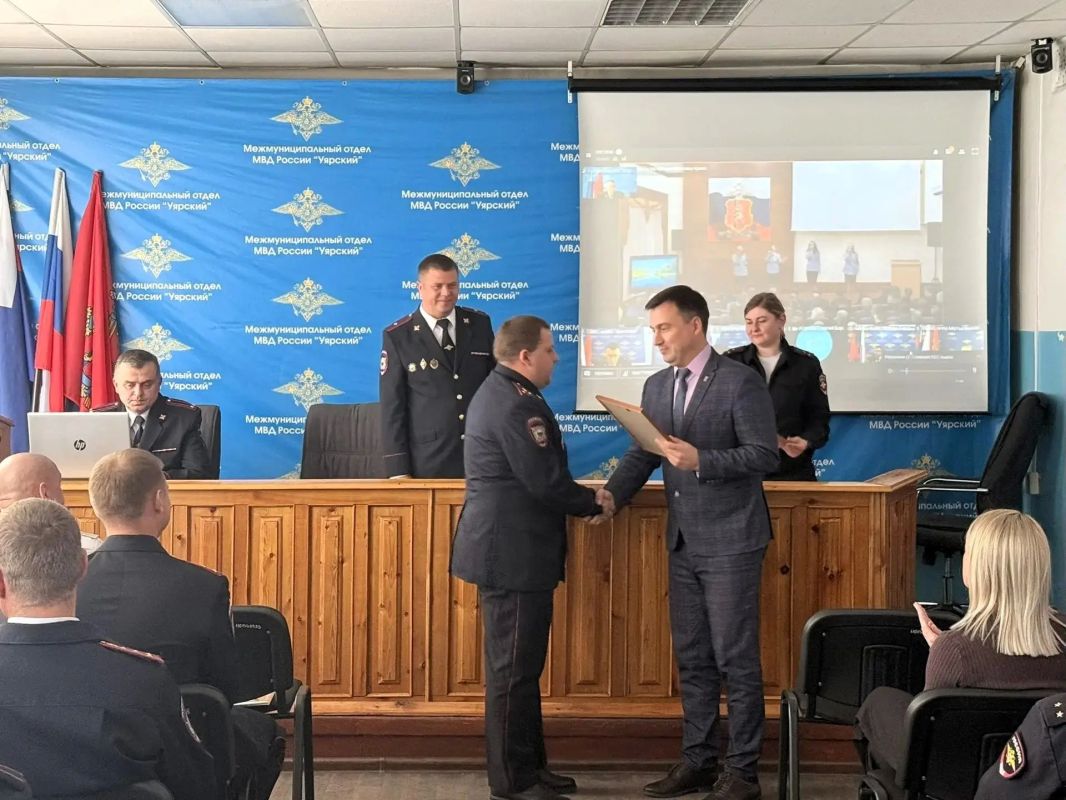 В День уголовного розыска в Уярском районе отметили труд сотрудников полиции В День уголовного розыска в Уярском районе отметили труд сотрудников полиции