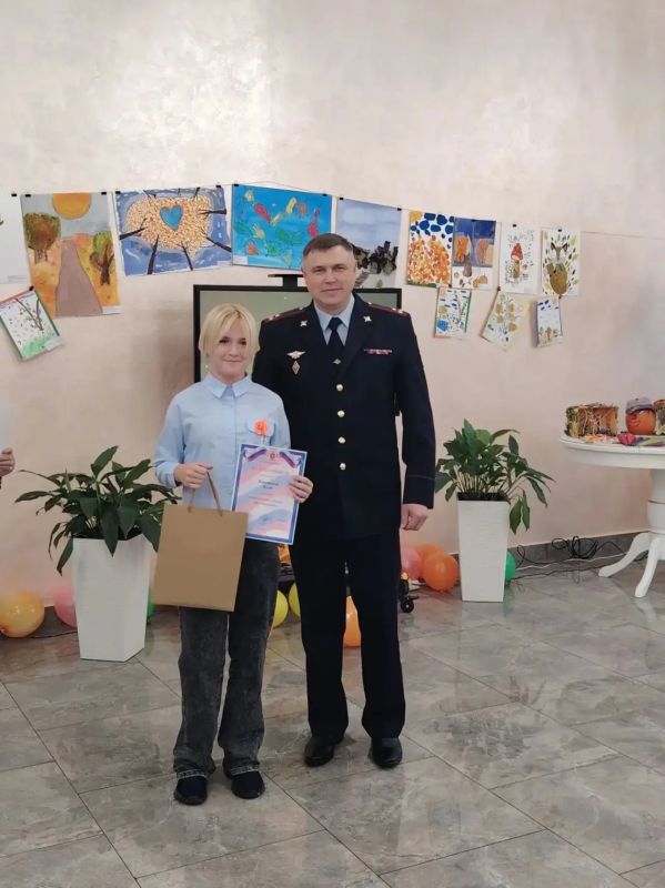 В Емельяновском детском доме наградили участников конкурса рисунков «Нет терроризму» В Емельяновском детском доме наградили участников конкурса рисунков «Нет терроризму»