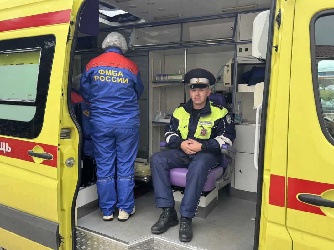 Служить и спасать: красноярские инспекторы ДПС пополнили Федеральный регистр доноров костного мозга Служить и спасать: красноярские инспекторы ДПС пополнили Федеральный регистр доноров костного мозга