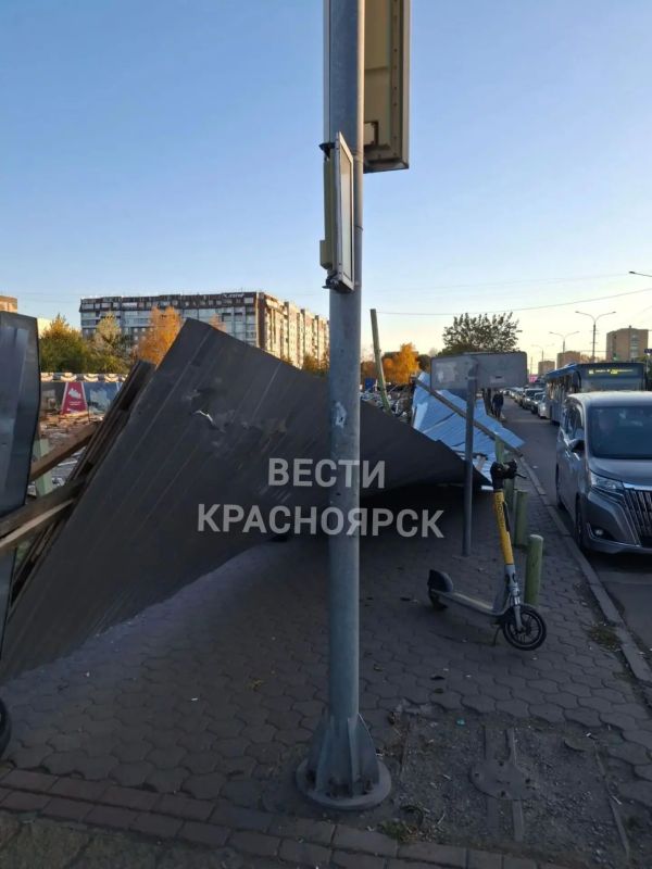 На месте сноса павильонов на Предмостной упал забор На месте сноса павильонов на Предмостной упал забор