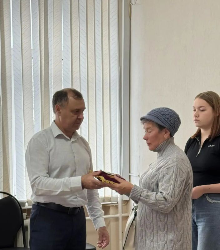 В Ирбейско-Саянском округе семьи погибших бойцов получили государственные награды В Ирбейско-Саянском округе семьи погибших бойцов получили государственные награды