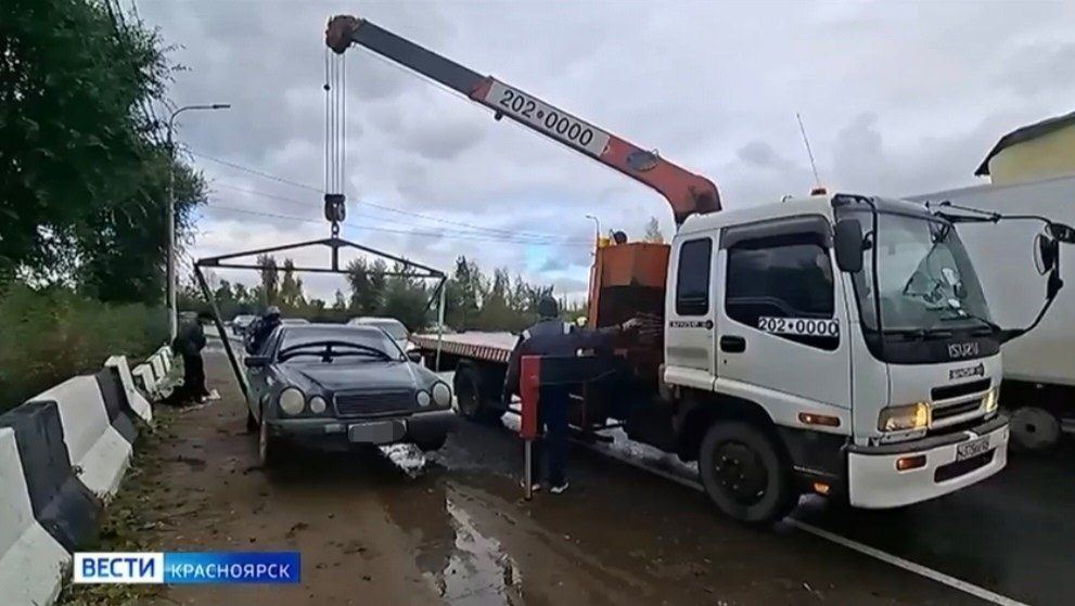 За прошлую неделю сотрудники федеральной службы судебных приставов арестовали 24 машины на 8 миллионов