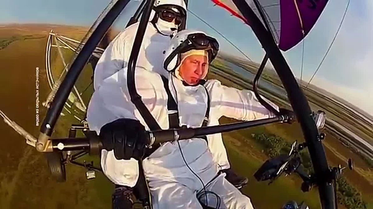 ВЛАДИМИР ПУТИН ОТМЕЧАЕТ 74-ЛЕТИЕ