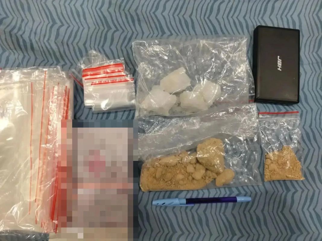 В Красноярске полицейские изъяли из незаконного оборота крупную партию героина и метадона В Красноярске полицейские изъяли из незаконного оборота крупную партию героина и метадона