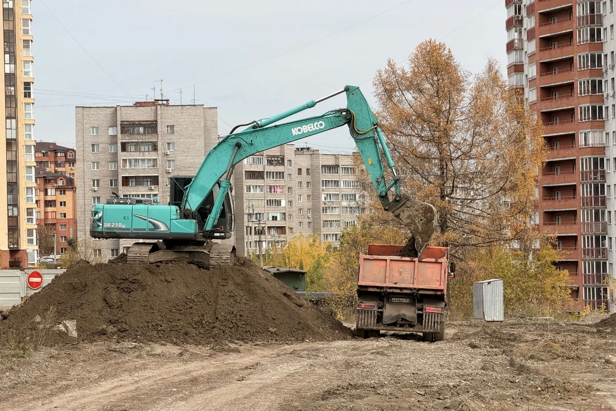 В Боготольском переулке начали переносить водопровод для будущей дороги В Боготольском переулке начали переносить водопровод для будущей дороги