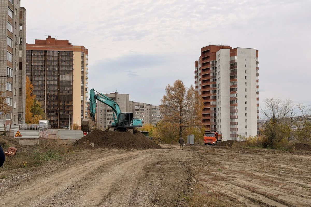 В Боготольском переулке начали переносить водопровод для будущей дороги В Боготольском переулке начали переносить водопровод для будущей дороги