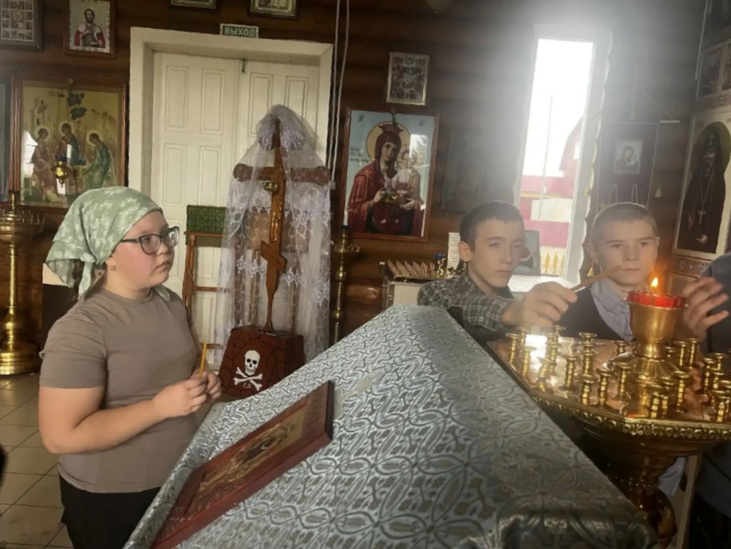 Добрые дела в Нижней Пойме: волонтеры навели порядок у храма