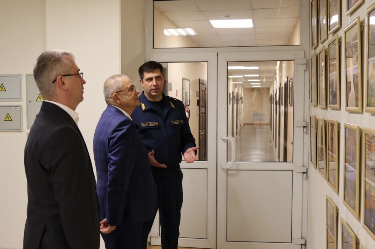 В ГУФСИН состоялась рабочая встреча начальника пенитенциарного ведомства Антона Ефаркина с депутатом Государственной думы Андреем Грачевым и депутатом Красноярского городского совета Иваном Головкиным В ГУФСИН состоялась рабочая встреча начальника пенитенциарного ведомства Антона Ефаркина с депутатом Государственной думы Андреем Грачевым и депутатом Красноярского городского совета Иваном Головкиным