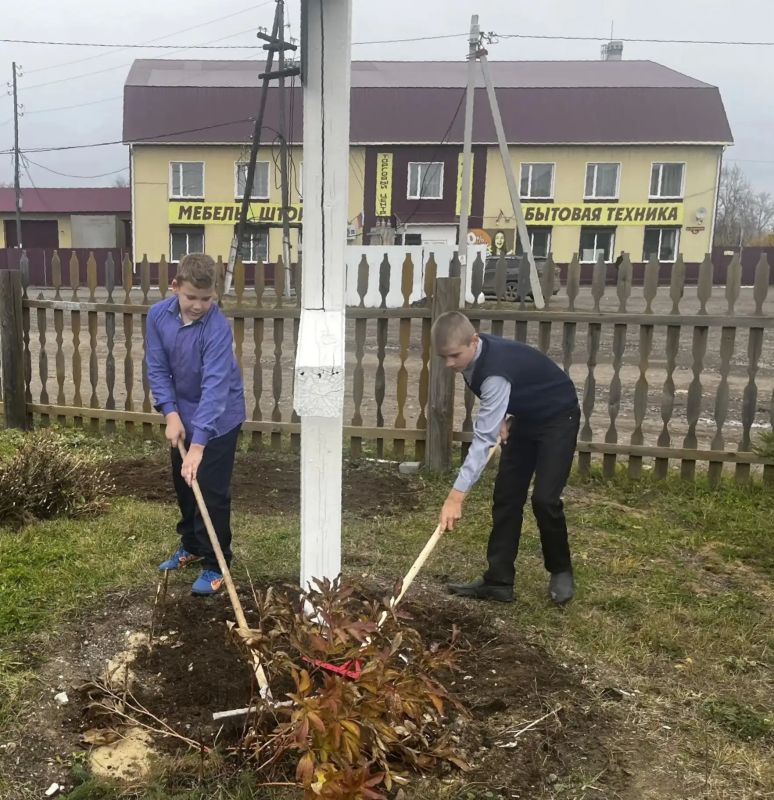 Добрые дела в Нижней Пойме: волонтеры навели порядок у храма Добрые дела в Нижней Пойме: волонтеры навели порядок у храма