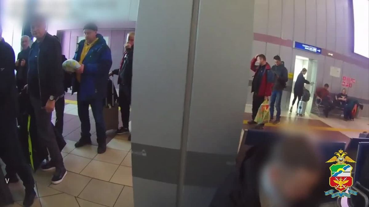 На Таймыре транспортные полицейские задержали гражданина за распитие алкоголя в аэропорту