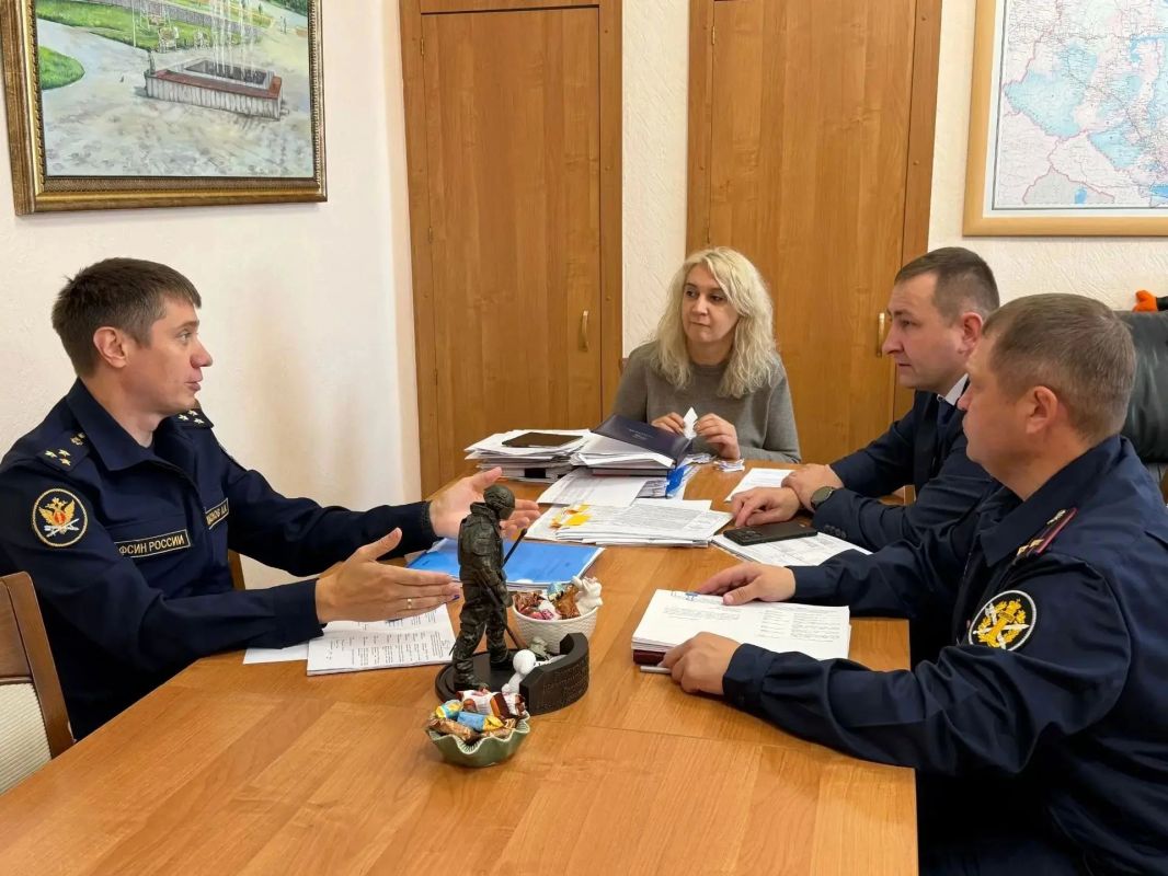 Руководство ГУФСИН и Иркутской области обсудили вопросы сотрудничества и взаимодействия Руководство ГУФСИН и Иркутской области обсудили вопросы сотрудничества и взаимодействия