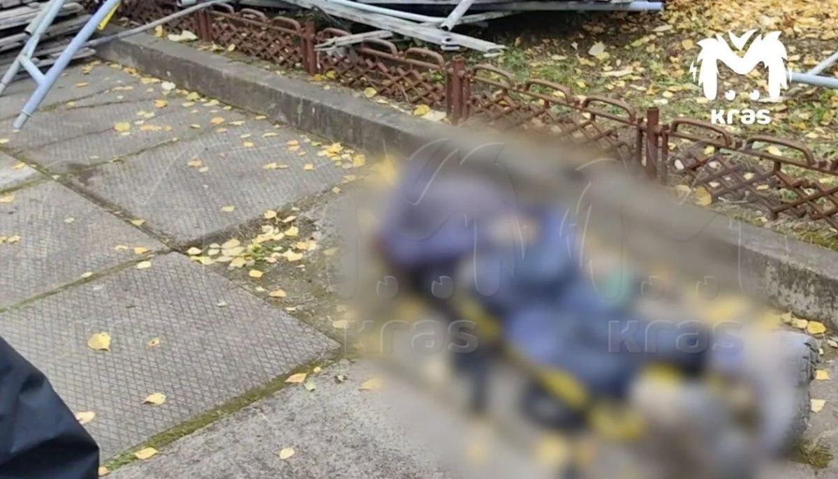 Рабочие, упавшие со строительных лесов в Красноярске, работали на контору, которой руководит 24-летняя девушка