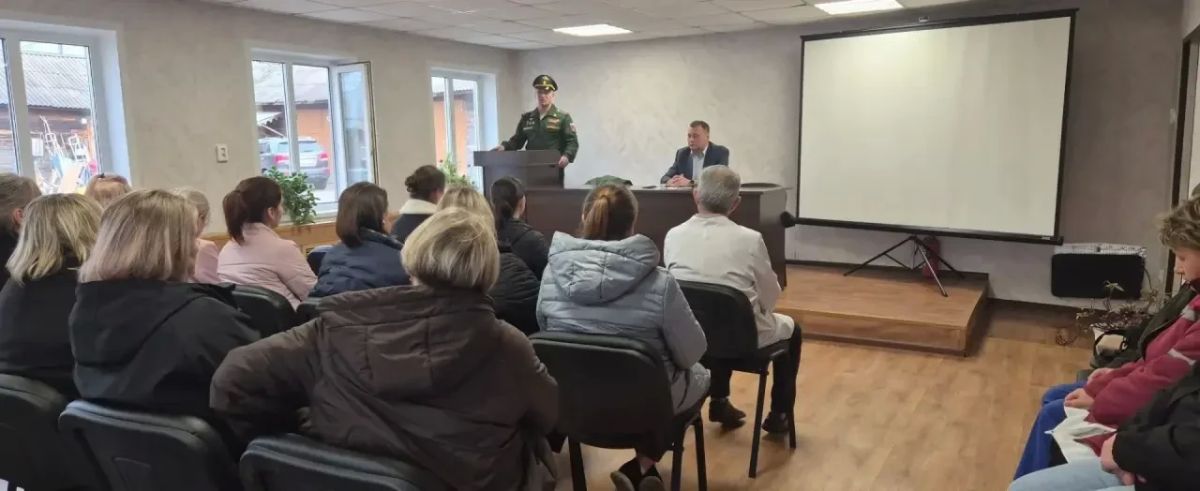 В Казачинской больнице обсудили условия службы медиков по контракту В Казачинской больнице обсудили условия службы медиков по контракту