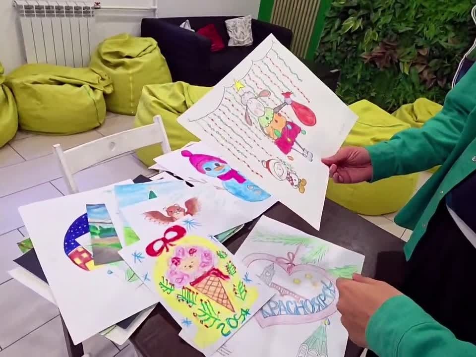 Благодаря юным художникам взрослые вернулись в детство на несколько часов