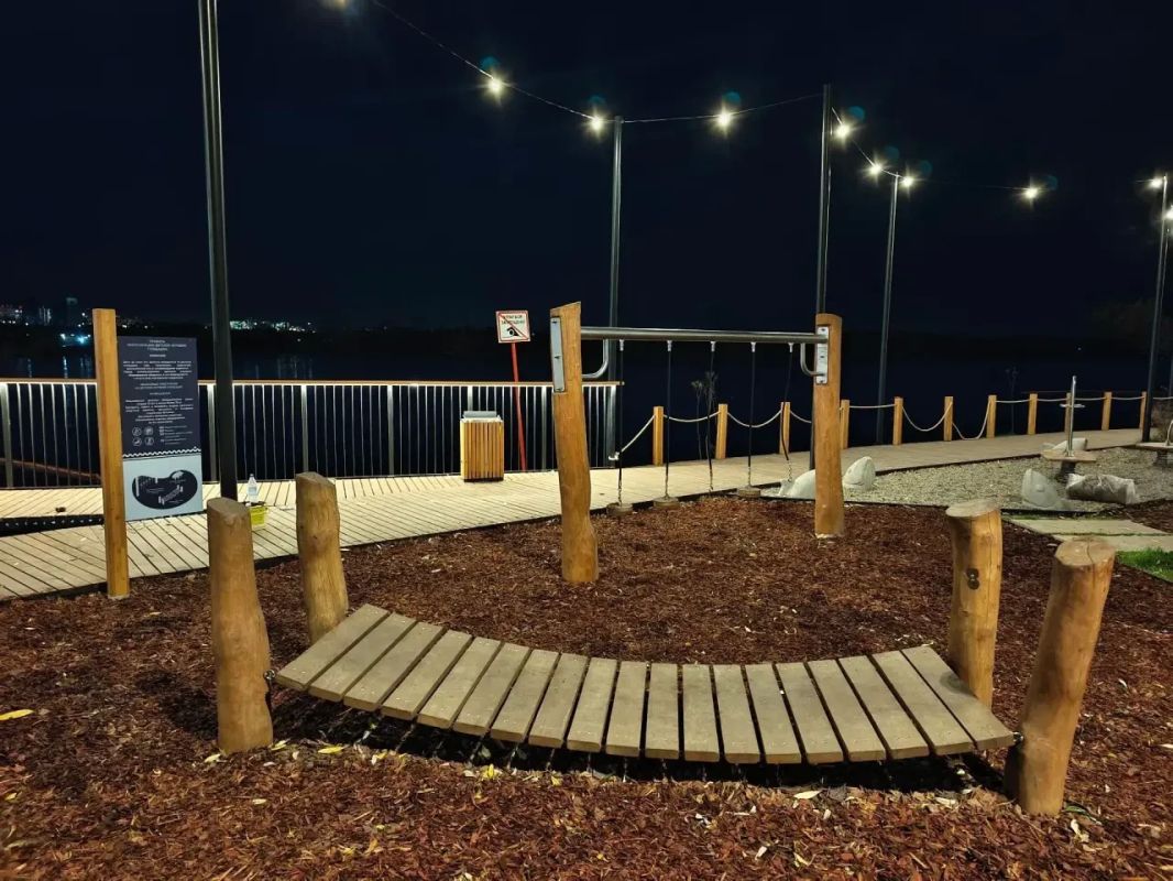 В Красноярске открыли новую набережную Енисея у Октябрьского моста В Красноярске открыли новую набережную Енисея у Октябрьского моста