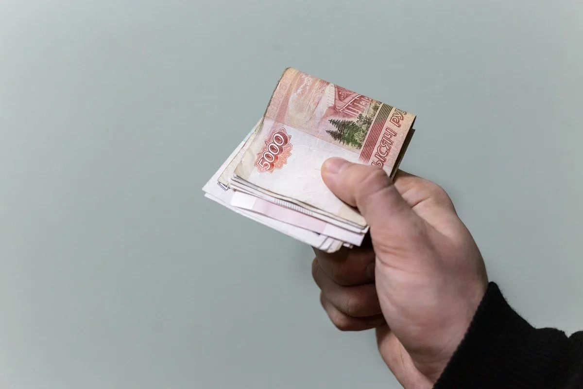 53-летняя жительница Новоселово отправила 7 тысяч рублей абоненту по номеру телефона