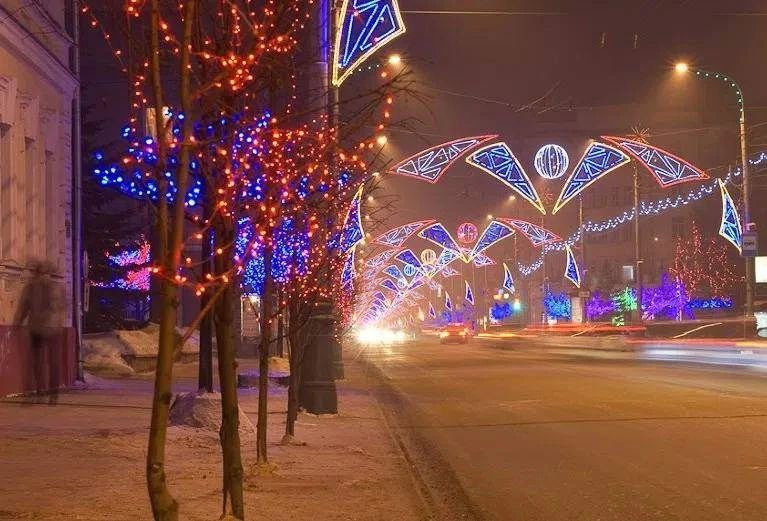 Вспоминаем, как выглядела иллюминация на проспекте Мира в 00-х