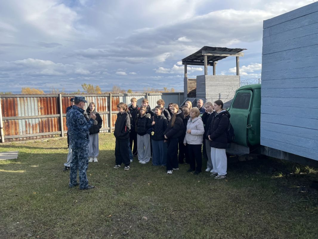В гостях у сотрудников ИК-27 побывали ученики профильного класса ГУФСИН красноярской средней школы №98 В гостях у сотрудников ИК-27 побывали ученики профильного класса ГУФСИН красноярской средней школы №98