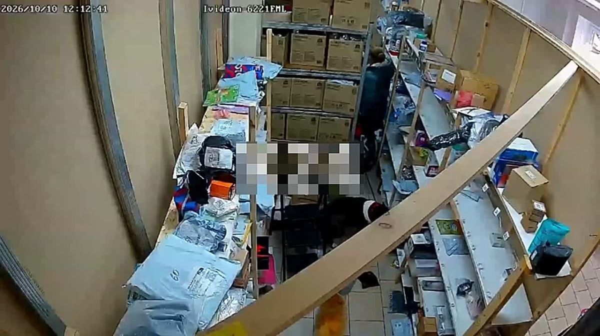 В Красноярске в ПВЗ посетительница напала на сотрудницу