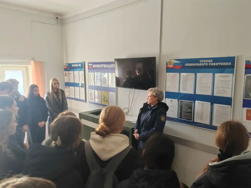 В гостях у сотрудников ИК-27 побывали ученики профильного класса ГУФСИН красноярской средней школы №98 В гостях у сотрудников ИК-27 побывали ученики профильного класса ГУФСИН красноярской средней школы №98