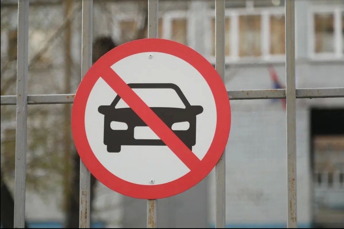 В Красноярске с пятницы 16 октября будут временно ограничены парковка и движение транспорта в центральной части города