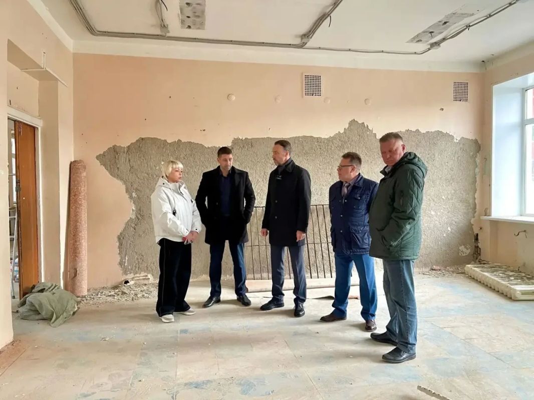 В Железногорске продолжается капремонт школы №98 с опережением графика В Железногорске продолжается капремонт школы №98 с опережением графика