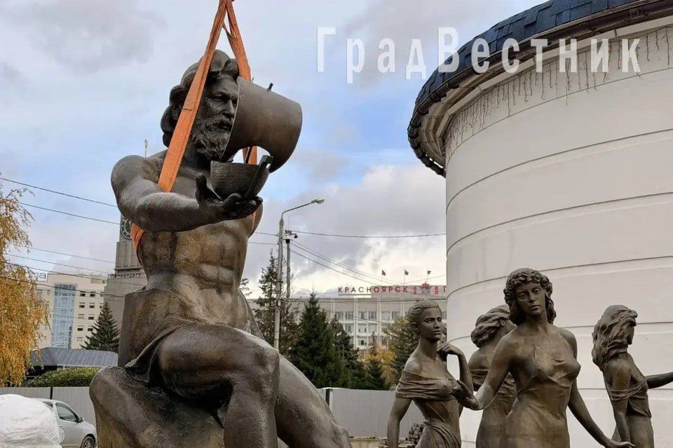 На Театральную площадь в Красноярске вернулись скульптуры «Реки Сибири» — батюшка Енисей и его притоки ждут установки на новый фонтан