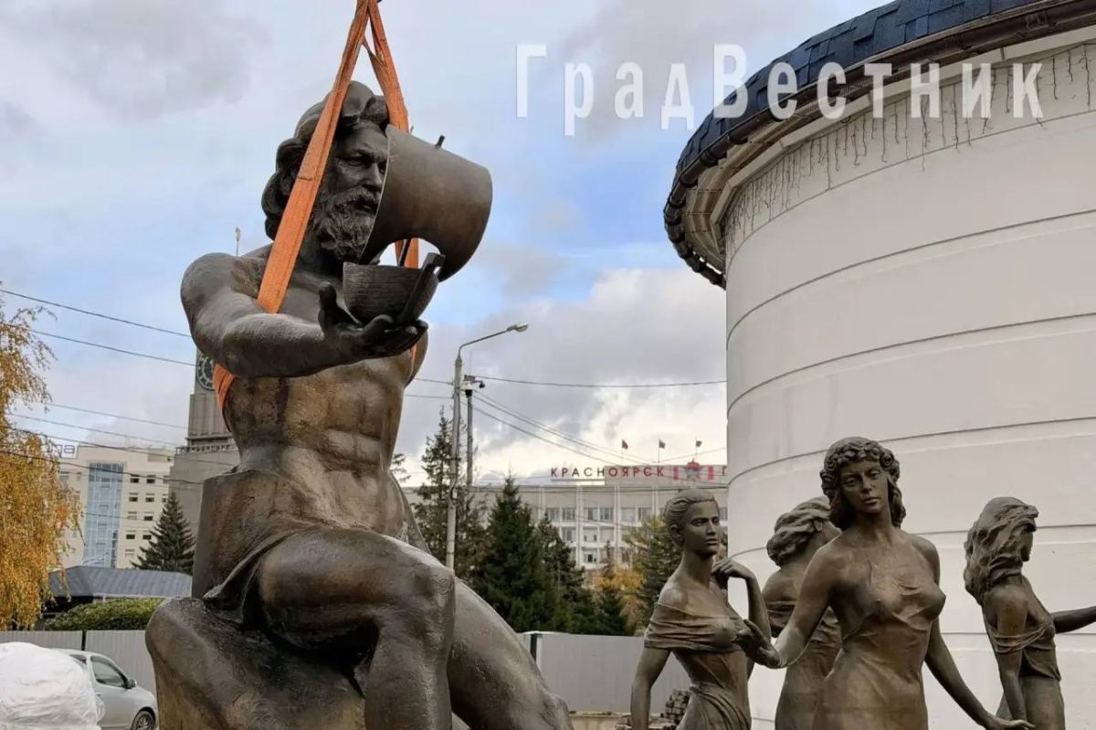 Скульптуры «Реки Сибири» вернули на Театральную площадь