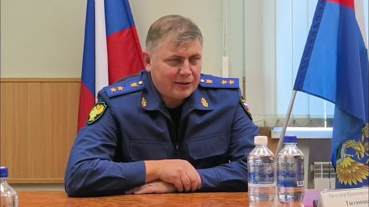 Сегодня прокурор края Роман Тютюник побывал на западе регионе! Несмотря на его плотный график, нам удалось встретиться с ним и обсудить ряд вопросов, которым прокуратура уделяет пристальное внимание