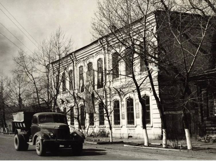 В 1913 году в Минусинске открылась учительская семинария — занятия начались 14 октября