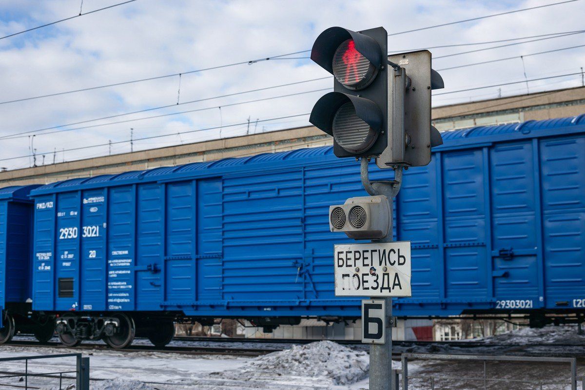 Под Красноярском тепловоз столкнулся с легковым автомобилем