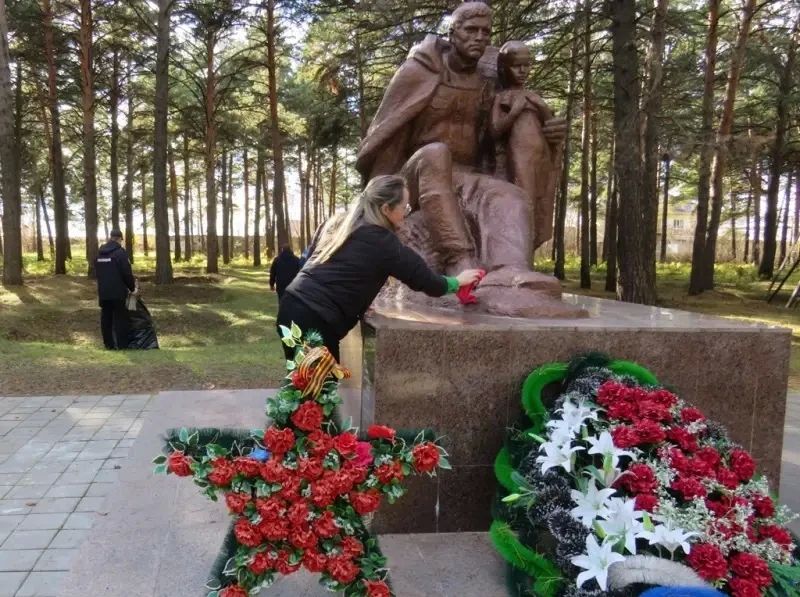 Память, застывшая в граните и живущая в сердцах Память, застывшая в граните и живущая в сердцах