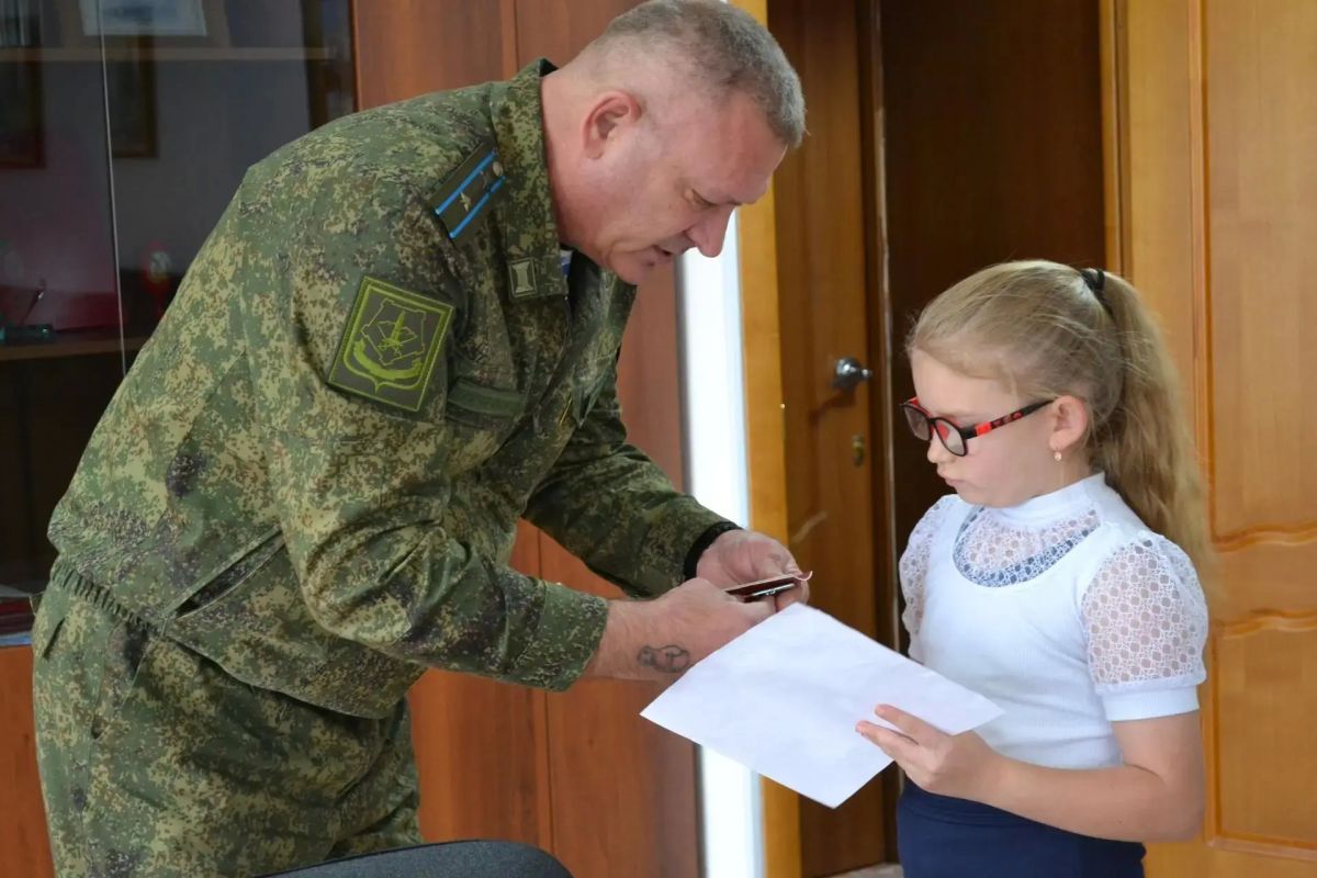 В Партизанском районе семьям участников СВО вручили государственные награды В Партизанском районе семьям участников СВО вручили государственные награды