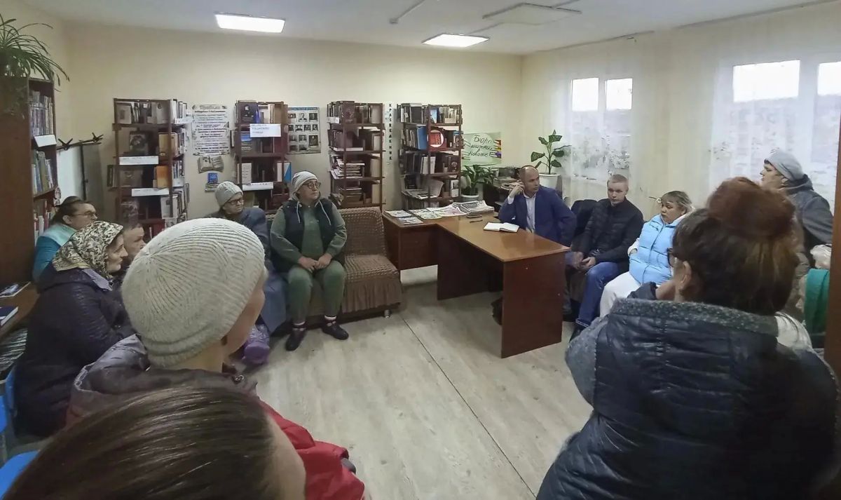 Глава Казачинско-Пировского округа встретился с жителями посёлка Омский