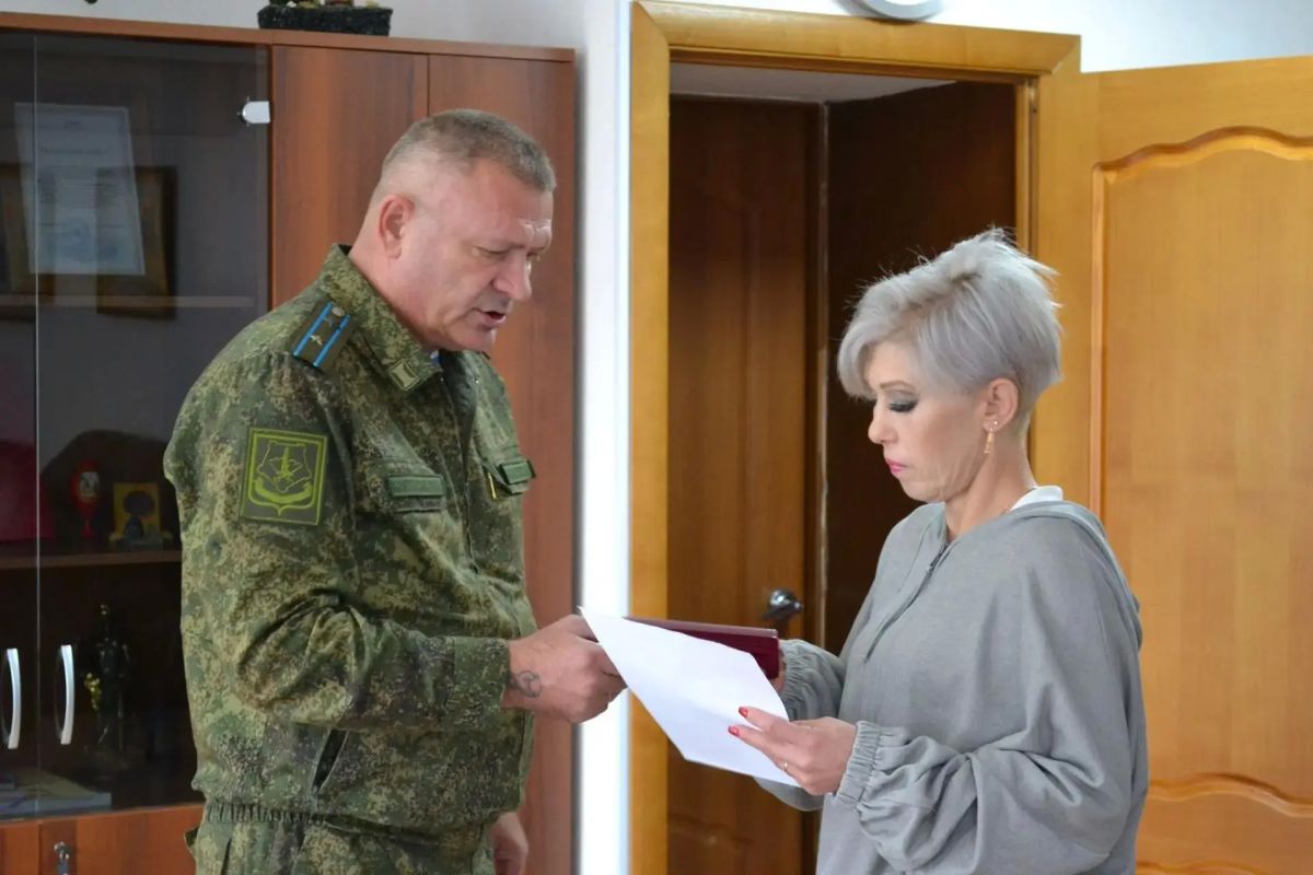 В Партизанском районе семьям участников СВО вручили государственные награды В Партизанском районе семьям участников СВО вручили государственные награды